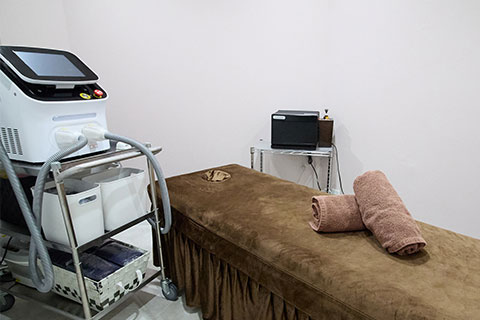 EMS(電気的筋肉刺激)施術